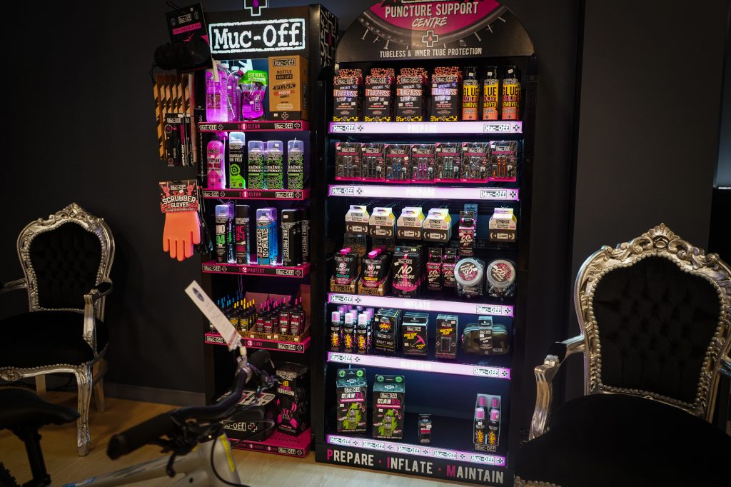 espace muc off dans le magasin de cylces