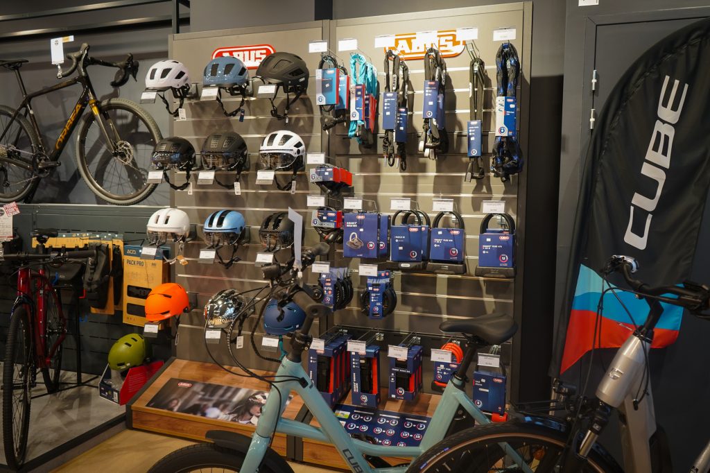 rayon casque et accessoires magasin velobrival